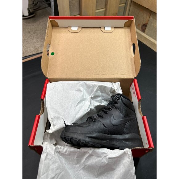 Nike Manoa 17 LTR (PS) Black Boots Size 8C - Picture 6 of 7